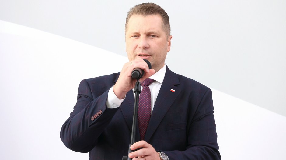 Przemysław Czarnek na konferencji prasowej pt. "Wakaty i wynagrodzenia nauczycieli", sierpień 2022 r., Warszawa