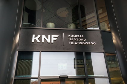 Posłowie chcieli wejść do KNF. Rzecznik: urząd nie miał możliwości udzielenia informacji