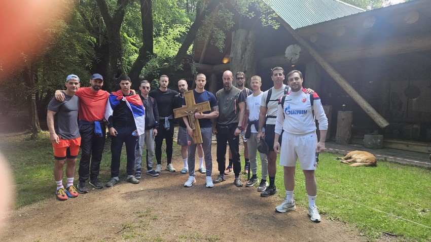 Grupa Barana odlučila da peške ode do manastira Ostrog kako bi obeležili praznik svetog Vasilija Ostroškog