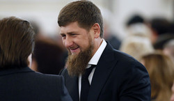 Kadyrow mówi "potrzymaj mi piwo". Absurdalne nagranie czeczeńskiego przywódcy