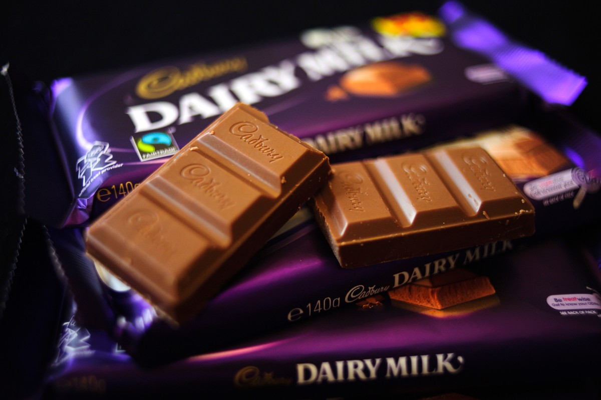 Zakłady w Somerdale zatrudniają ok. 400 pracowników. Produkują m.in. minijajka czekoladowe, czekoladę Dairy Milk, toffi i batoniki.