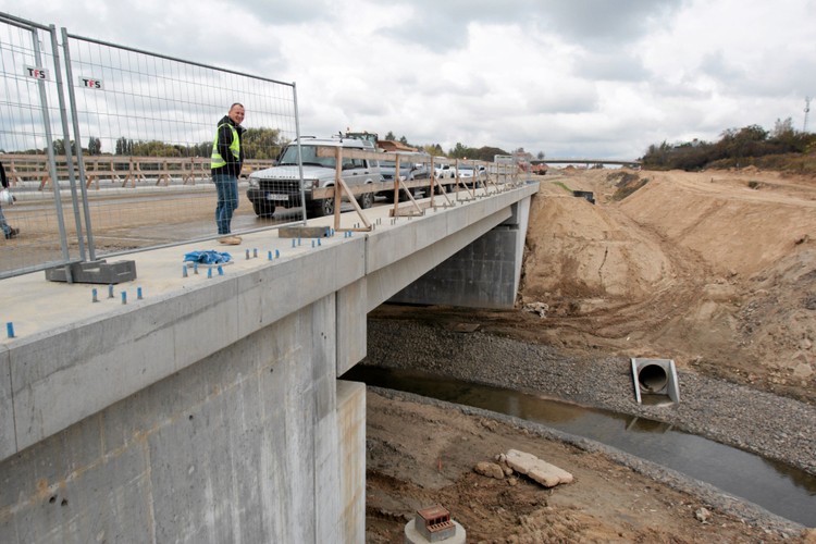Lublin . Budowa odcinka trasy szybkiego ruchu S17 , łączącego Al . Solidarności z otwartym już węzłem Bogucin (2)