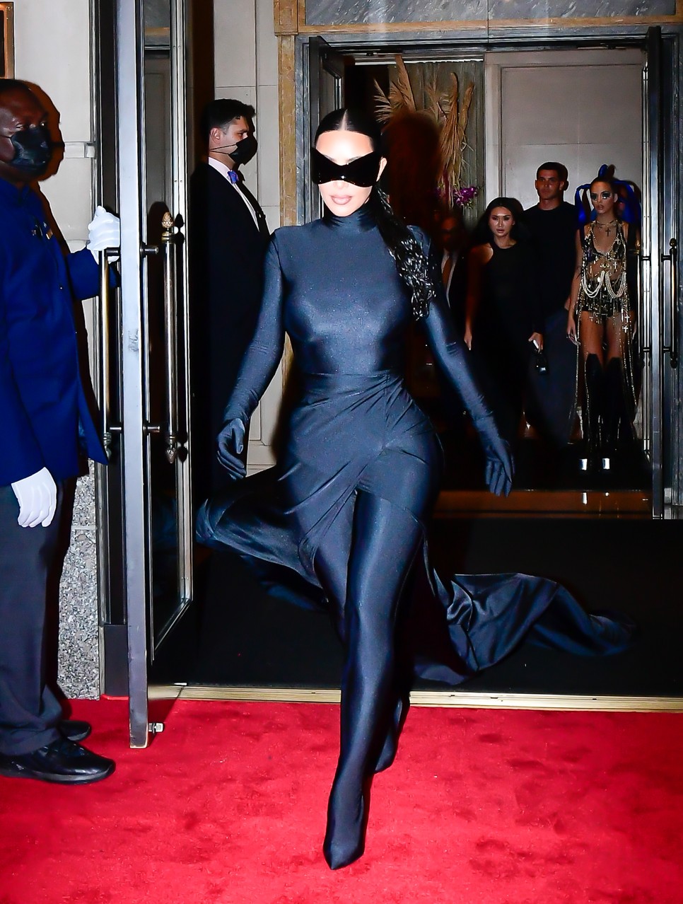 Kim Kardashian a 2021-es Met gálás szettjével minden vörös szőnyeges szabályt felülírt