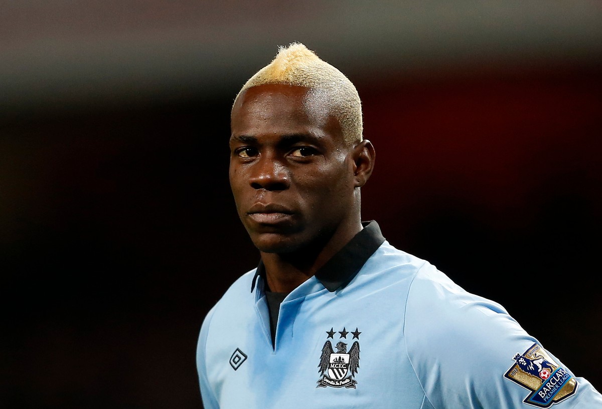 Balotelli przyleciał do Mediolanu i od razu wybuchła zadyma. WIDEO