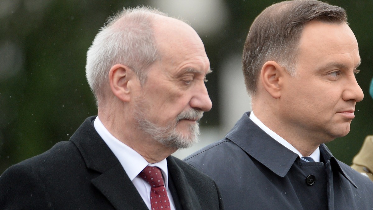 W Polsce grupę bojową NATO witają prezydent Andrzej Duda, minister obrony narodowej Antoni Macierewicz oraz naczelny dowódca sił sojuszniczych w Europie Curtis Scaparrotti. Obecny na uroczystości ambasador USA w Polsce podkreślił: dziękujemy Polakom za wsparcie i przyjęcie żołnierzy. – To dobry znak naszej solidarności, spójności i determinacji – powiedział Antoni Macierewicz.