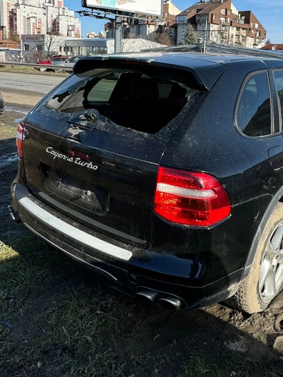 Demoliran automobil na Vidikovcu