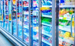 Towar dojedzie w niedzielę? Sklepy nie nadążają uzupełniać braków na półkach