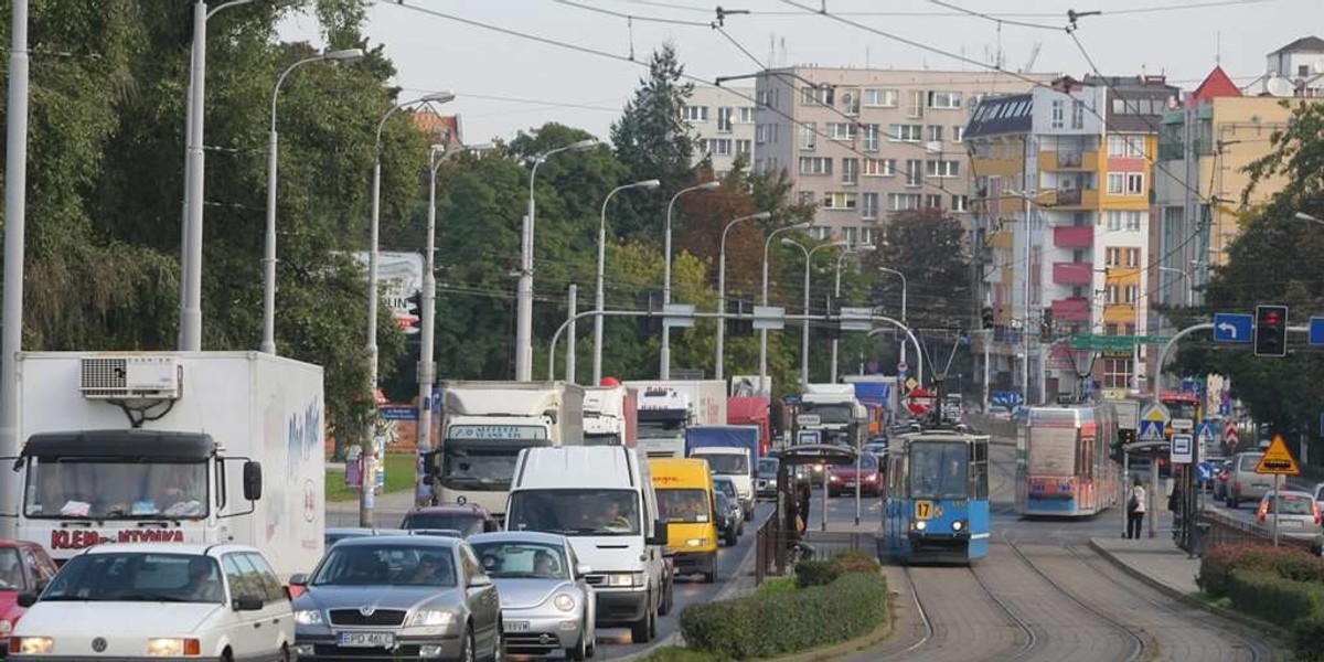 Prezydent Adamski wysyła policję na ulice