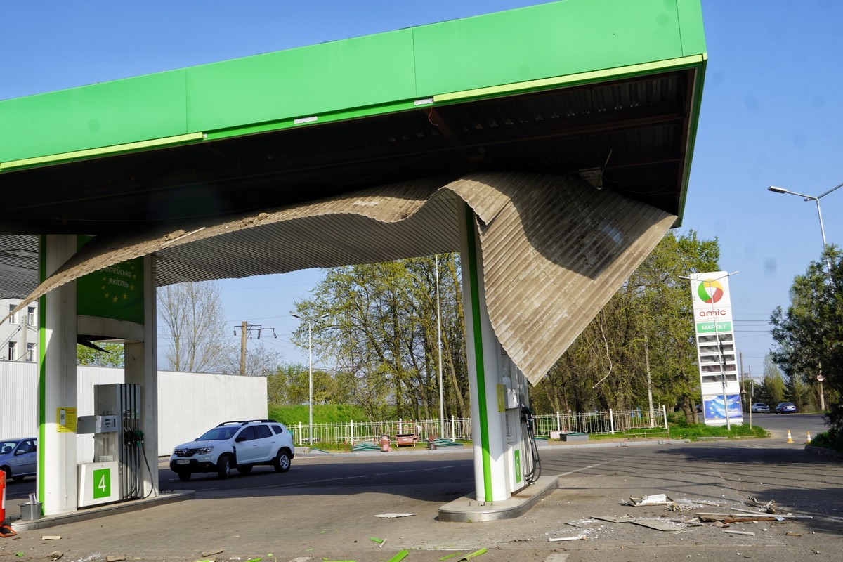 Zniszczenia po ataku rakietowym wojsk rosyjskich w Odessie