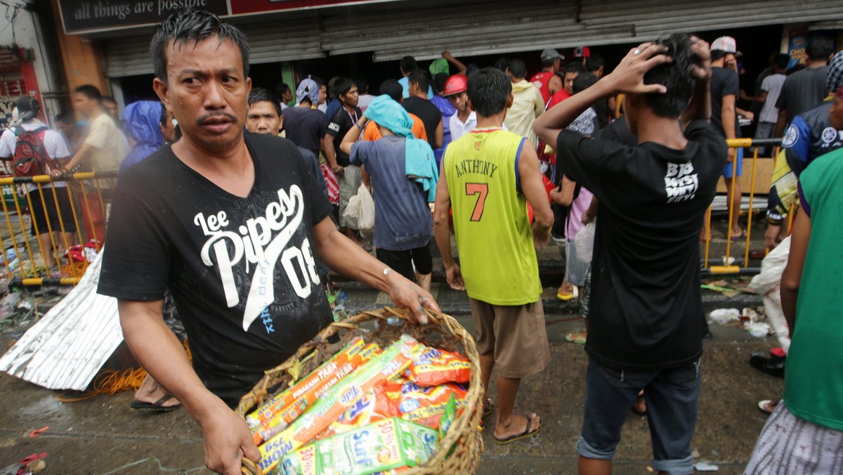 Caritas i Polska Akcja Humanitarna apelują o pomoc dla Filipin dotkniętych tajfunem Haiyan, w wyniku którego zginęło 10 tysięcy osób, a 4,5 miliona zostało poszkodowanych.