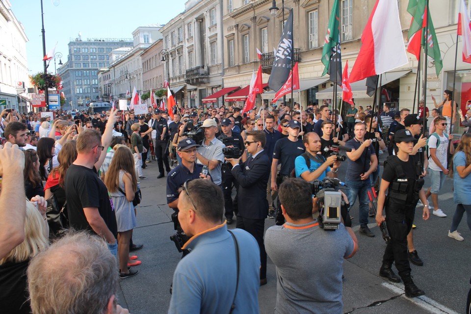 Protest przeciwko marszowi narodowców