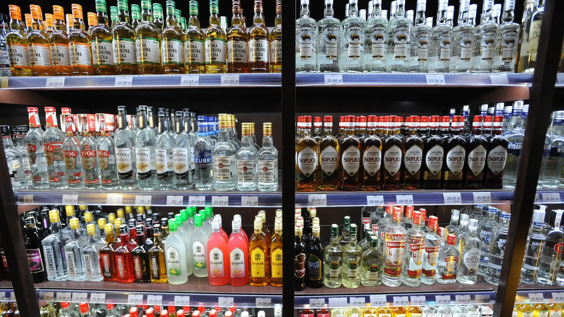 Ile Polacy wydają na alkohol? W rankingu spożycia alkoholu zajmujemy 14. miejsce