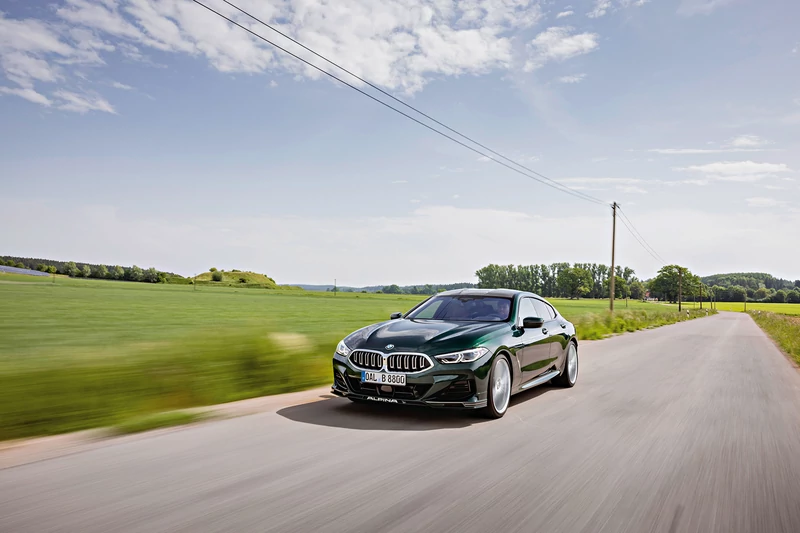 Większe Gran Coupé – Alpina B8 GC. Aktualizacja dużego modelu: Gran Coupé serii 8 z silnikiem V8 biturbo o mocy 621 KM zostanie zaoferowane w nowych kolorach nadwozia i z 12,3-calowym ekranem dotykowym.