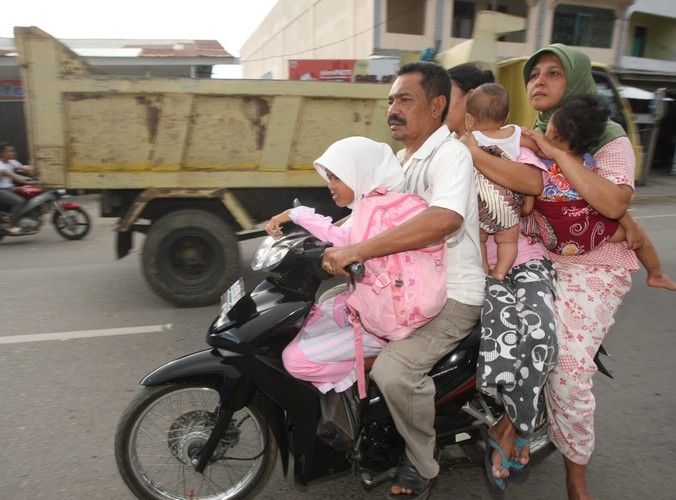 Ucieczka przed tsunami w Indonezji