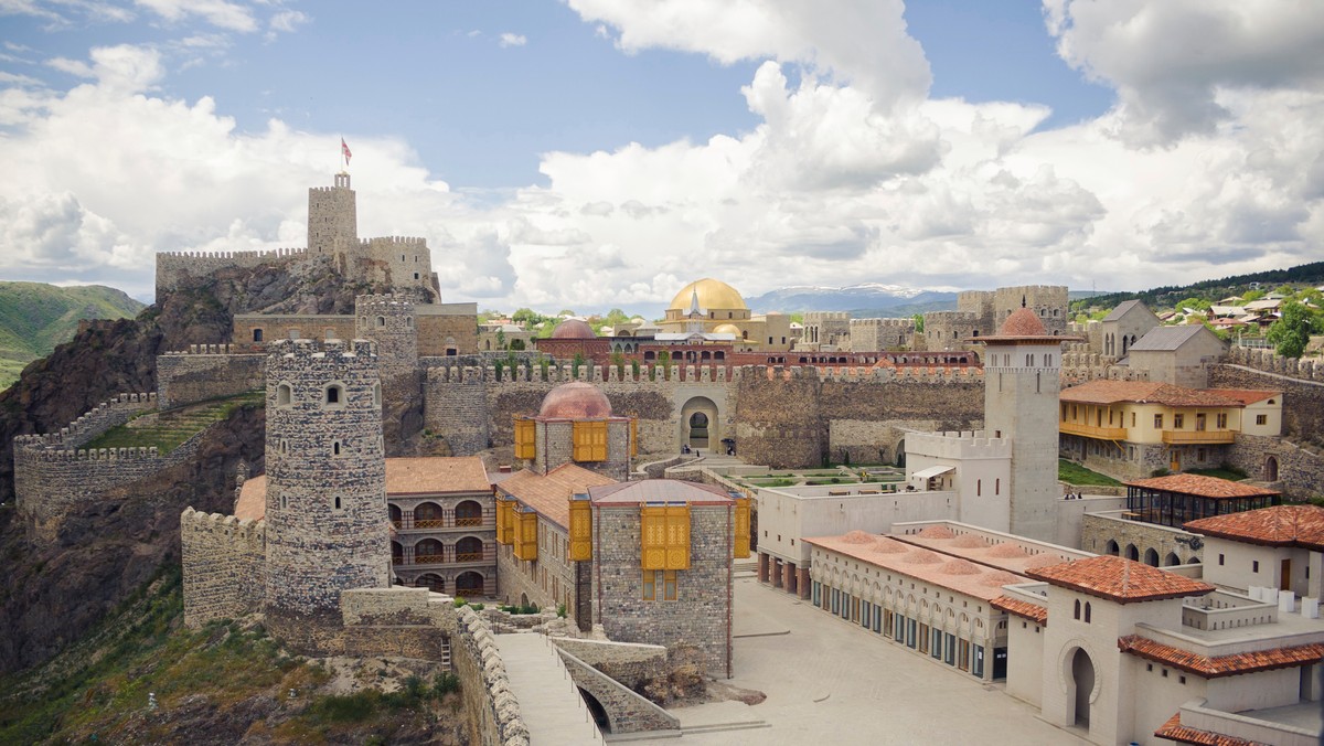 Rosja bezkarnie zabrała Ukrainie Krym, więc może urwie teraz kolejny kawałek terytorium Gruzji? Tbilisi obawia się, że - po Abchazji i Osetii Płd. - tym razem Moskwa zdominuje Dżawachetię zamieszkaną przez większość ormiańską.