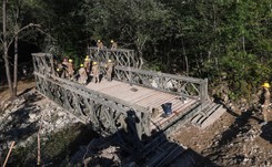'Charlie Hebdo' znów przesadził? Protesty we Włoszech po nowej satyrze tygodnika