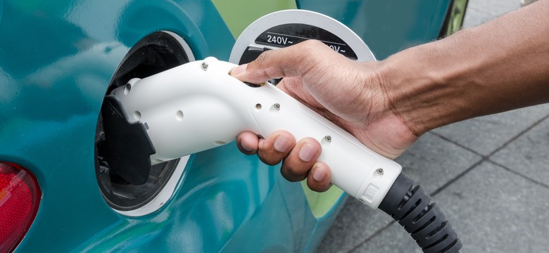 Czy jazda na prąd jest taka zielona? Cała prawda o autach elektrycznych