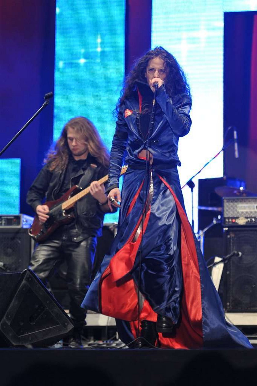 Michał Szpak pokazał pępuszek. Ładny? FOTO