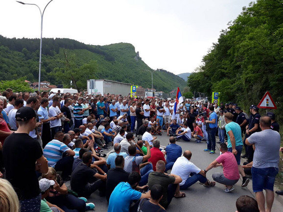 Protest malinara Prijepolje, blokada magistrale