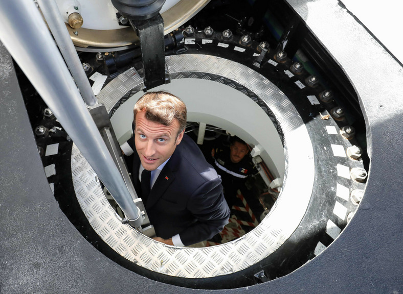 Prezydent Francji Emmanuel Macron w nowym, francuskim, atomowym okręcie podwodnym "Suffren" w Cherbourgu, 12 lipca 2019 r.