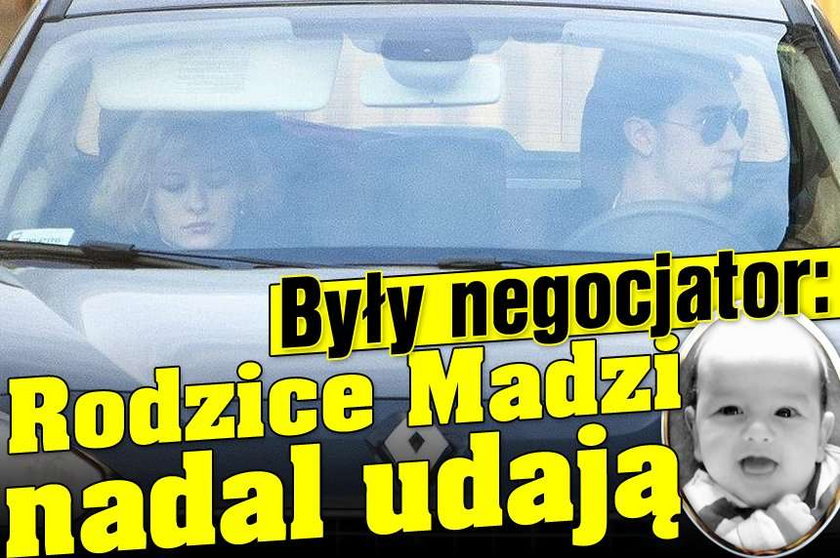 Były policyjny negocjator: Rodzice Madzi nadal udają