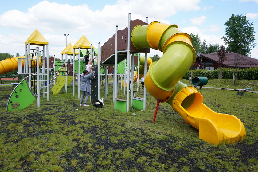 Place zabaw i siłownie pod chmurką otwarte!