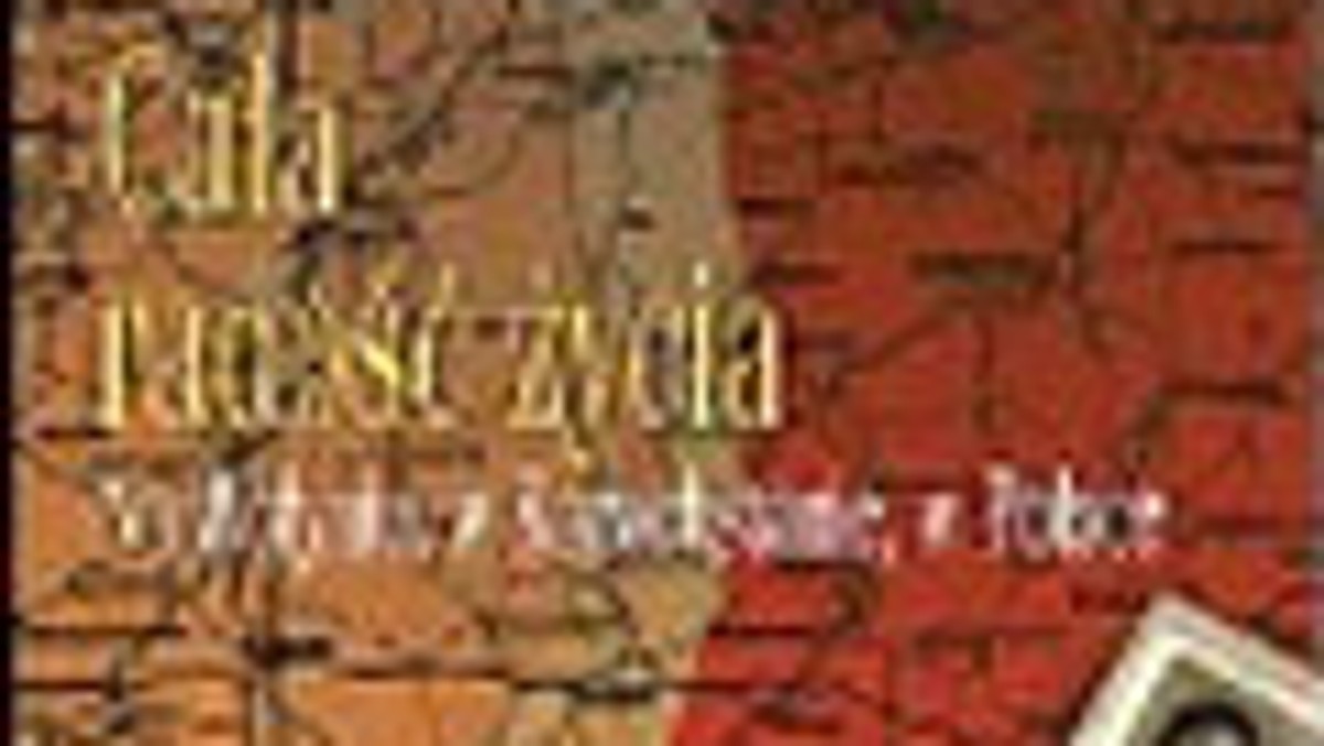 Było to życie wbrew zagrażającym każdego dnia śmiertelnym przeciwnościom, ślepym przypadkom — życie, które cudem ocalało. I stało się kanwą tej opowieści.