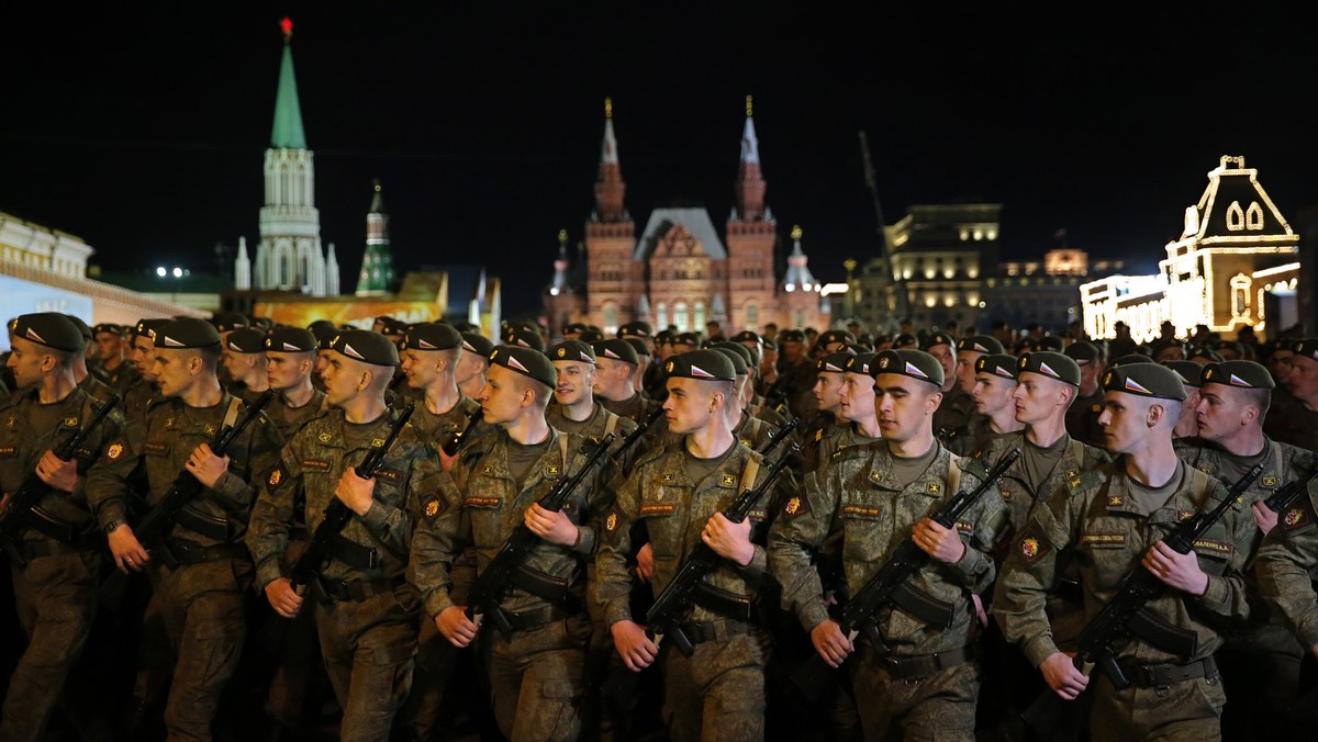 Rosyjska firma Wojentorg, która jest dostawcą usług dla ministerstwa obrony poinformowała dziś o wprowadzeniu na rynek krajowego batonika, który ma zastąpić żołnierzom snickersa, czyli produkt amerykański. Batonik będzie dostępny w automatach z żywnością.