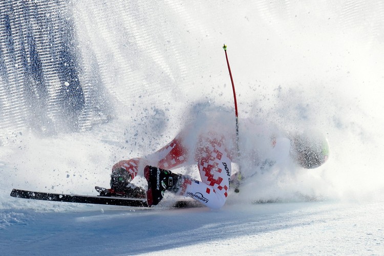 Koszmarny upadek na alpejskich MŚ w Beaver Creek. Ondrej Bank opuścił trasę na noszach