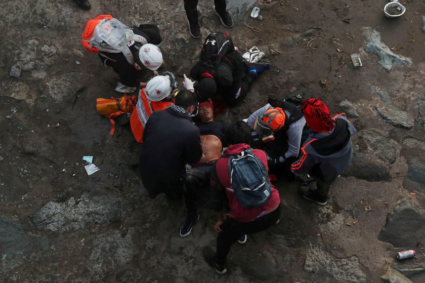 Brutalna interwencja policjantów. Nastolatek został zrzucony z mostu