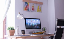 Jak urządzić w domu idealne biuro? 5 ZASAD