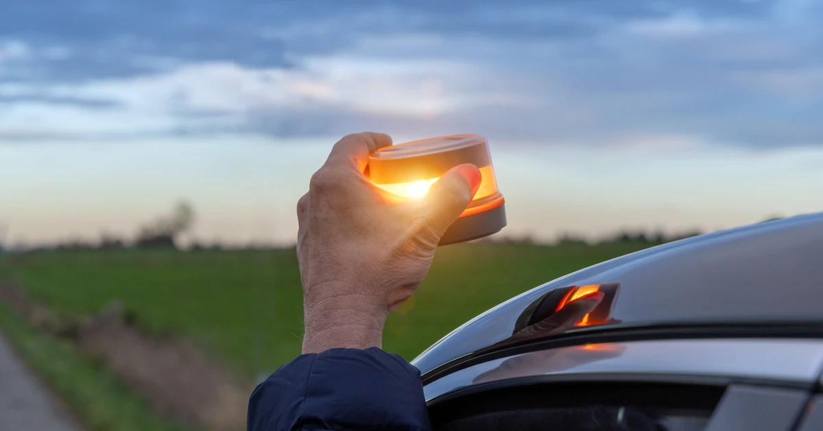 Rezygnują z trójkątów. Od 1 stycznia nowe obowiązkowe wyposażenie auta