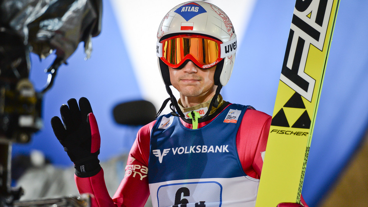 Kamil Stoch, który nie wziął udziału w zawodach Pucharu Świata w skokach narciarskich w fińskim Kuopio, wraca do zdrowia po zmaganiach z wirusem, który mocno dał się mu we znaki. Nasz zawodnik miał wielkie problemy żołądkowe. Mimo tego zdecydował się startować kilka dni wcześniej w Lahti. - Będę chciał pojawić się na skoczni i oddać przynajmniej jeden skok treningowy - zapowiedział Stoch przed zawodami PŚ w Trondheim w rozmowie z Eurosport.Onet.pl.