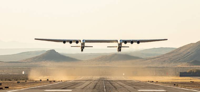 Największy samolot świata w powietrzu. Zobacz nagranie z lotu kolosa