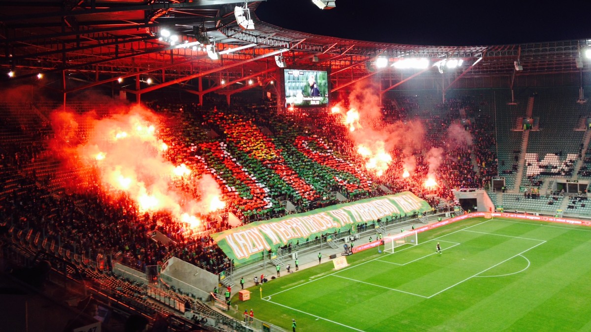 Wojewoda dolnośląski nie przychylił się do wniosku policji i postanowił, że nie zamknie żadnej z trybun na Stadionie Miejskim we Wrocławiu. Jak zaznacza rzeczniczka wojewody – Paweł Hreniak wziął pod uwagę m.in. przeprosiny kibiców, jakie padły po ostatnim meczu Śląska w Gliwicach.