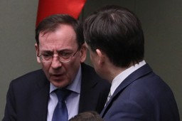 Totalna dekomunizacja w służbach i biznesie. Nowy projekt oznacza, że tysiące osób stracą dostęp do informacji niejawnych