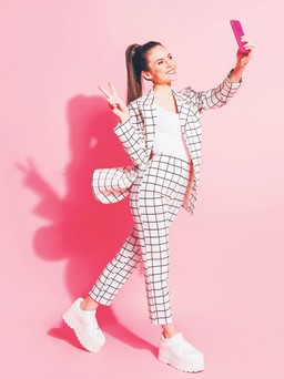 Influencer w aureoli. Dlaczego reklamy są jeszcze legalne?