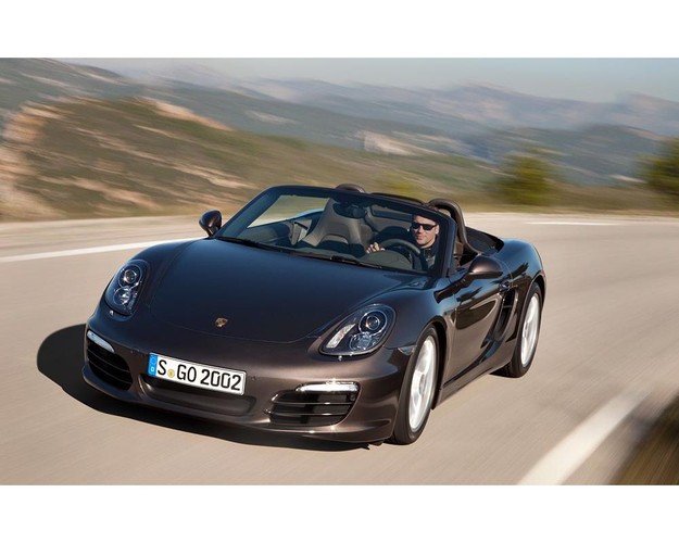 Znacznie mniejsza masa, dłuższy rozstaw osi, szerszy rozstaw kół oraz nowe, elektromechaniczne wspomaganie układu kierowniczego mają dać kierowcy jeszcze więcej frajdy niż poprzednie wcielenie