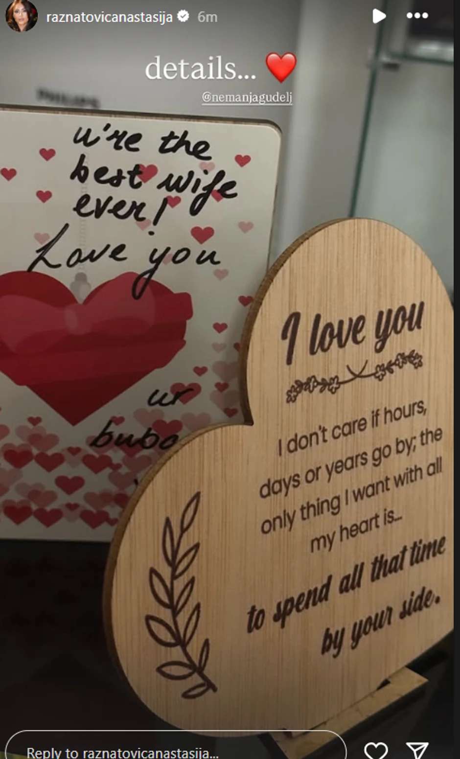 Anastasija dobila poklon od Gudelja