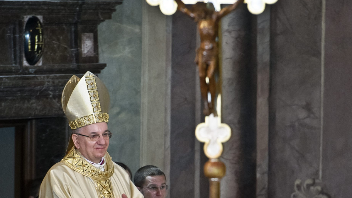 - Kościół jest domem Bożym i domem dla człowieka. Architektem i Konstruktorem tego domu jest sam Jezus Chrystus - napisał nowy metropolita lubelski abp Stanisław Budzik w pierwszym liście pasterskim do wiernych.