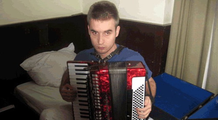 Svestran: svira, vozi bicikl, piše poeziju...