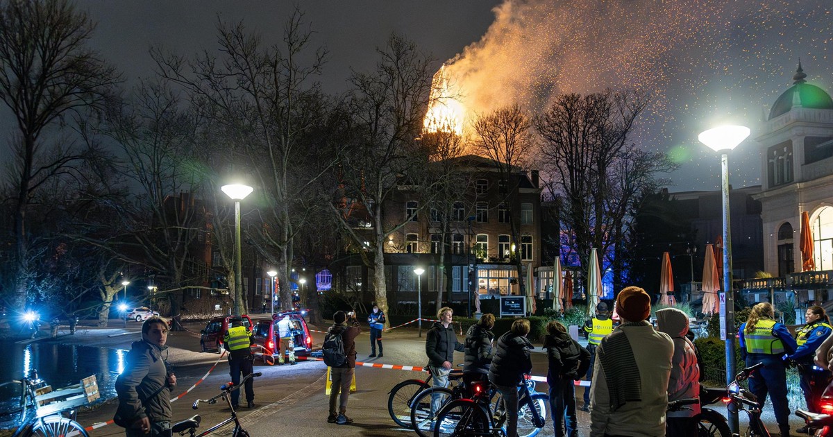 Sylwestrowe piekło w Holandii. Policja: jedna z najbardziej brutalnych nocy w ostatnich latach