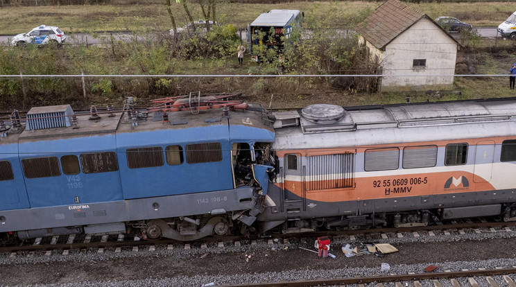 Kritikus állapotban van a vétlen vonatvezető, aki súlyos sérüléseket szerzett Sápon / Fotó: MTI/Czeglédi Zsolt