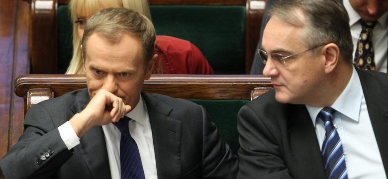 Prawicowy portal ujawnia pismo bijące w byłego premiera. "Już wtedy alarmowano rząd Tuska, że mafia przejmuje rynek paliw"