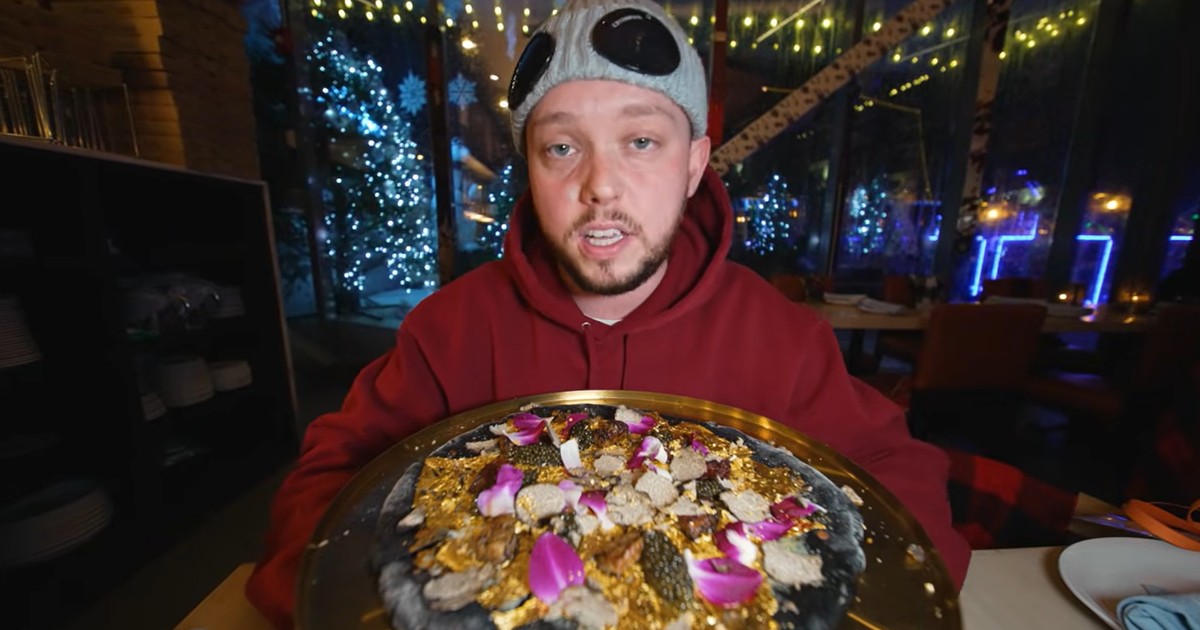 Książulo zjadł najdroższą pizzę na świecie. "Czuję się jak idiota"