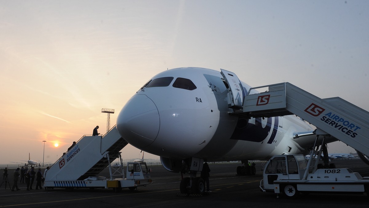 Pierwszy samolot Boeing 787 Dreamliner Polskich Linii Lotniczych LOT 1 grudnia wyląduje we wrocławskim Porcie Lotniczym im. Mikołaja Kopernika. Maszyna przyleci do stolicy Dolnego Śląska w ramach specjalnego lotu szkoleniowego.