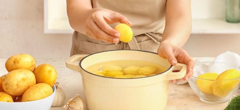 Zalewasz ziemniaki zimną wodą? To powszechny błąd, przez który tracą wartości i smak