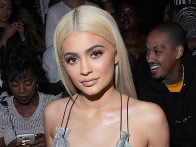 Már nem szőke Kylie Jenner: figyeld az új hajszínt