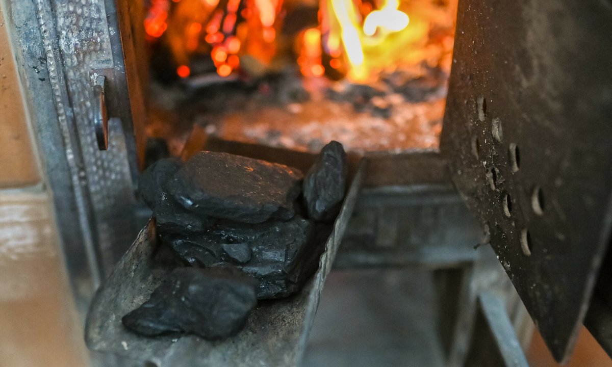 Zakaz pieców kaflowych coraz bliżej. Od 2026 r. użytkownicy muszą liczyć się z surowymi karami