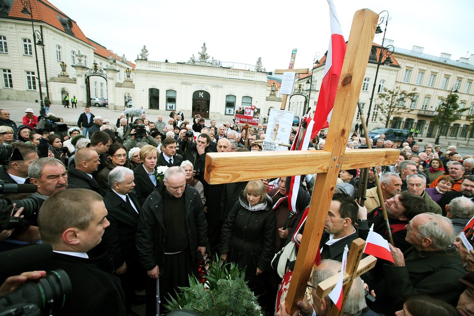 Miesięcznica, upamiętnienie katastrofy smoleńskiej